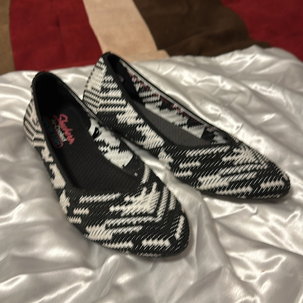 Skechers Black and White Patterned Slip-On Flats - Picture 3 of 4